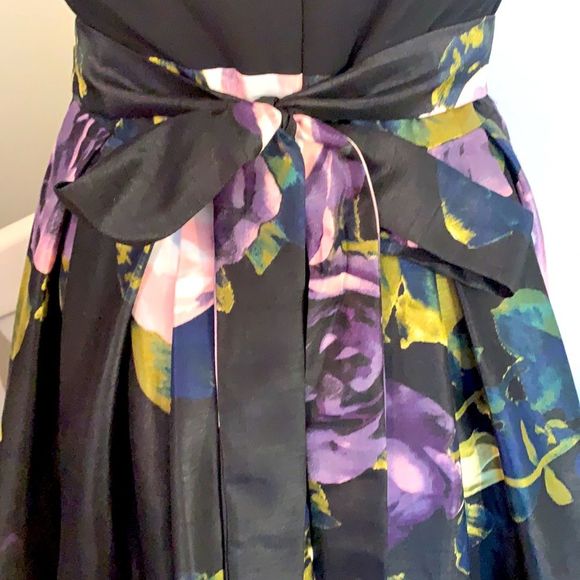 Elegant Floral Size 2 Dress - Picture 5 of 6